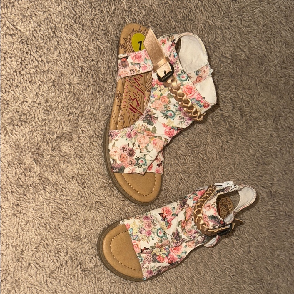 Blowfish NWOT Floral Open-Toe Sandals SIZE 1